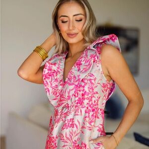 Beautiful dress like new. Only worn once a few hours.